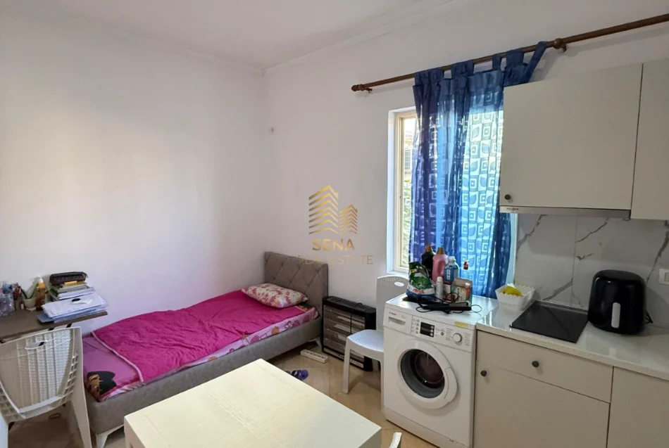Tirane, jepet me qera apartament 1+1 Kati 3, 30 m² 300 € (Jordan Misja)