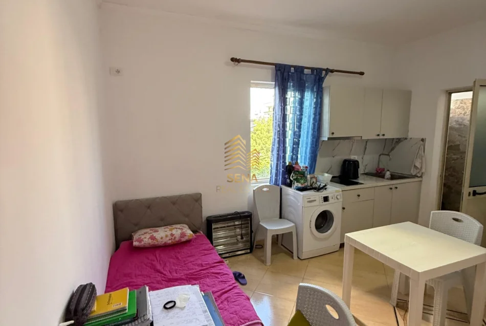 Tirane, jepet me qera apartament 1+1 Kati 3, 30 m² 300 € (Jordan Misja)