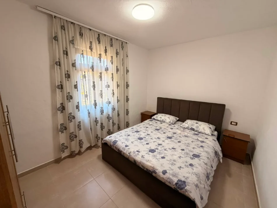 Durres, jepet me qera apartament 1+1 Kati 1, 60 m² 260 € (Plazh)