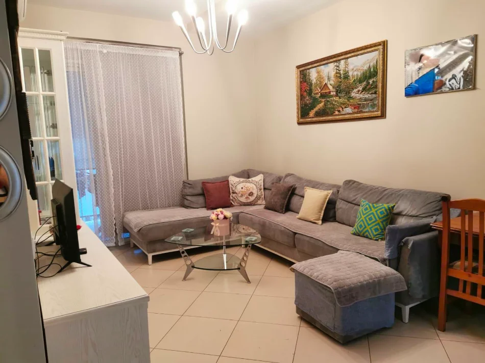 Tirane, shitet apartament 1+1+Ballkon Kati 8, 57 m² 115.000 € (Kompleksi Golden Park 3, perballe Amerikan 3)