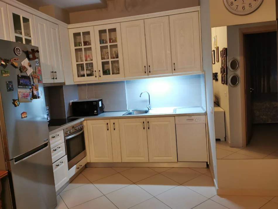 Tirane, shitet apartament 1+1+Ballkon Kati 8, 57 m² 115.000 € (Kompleksi Golden Park 3, perballe Amerikan 3)