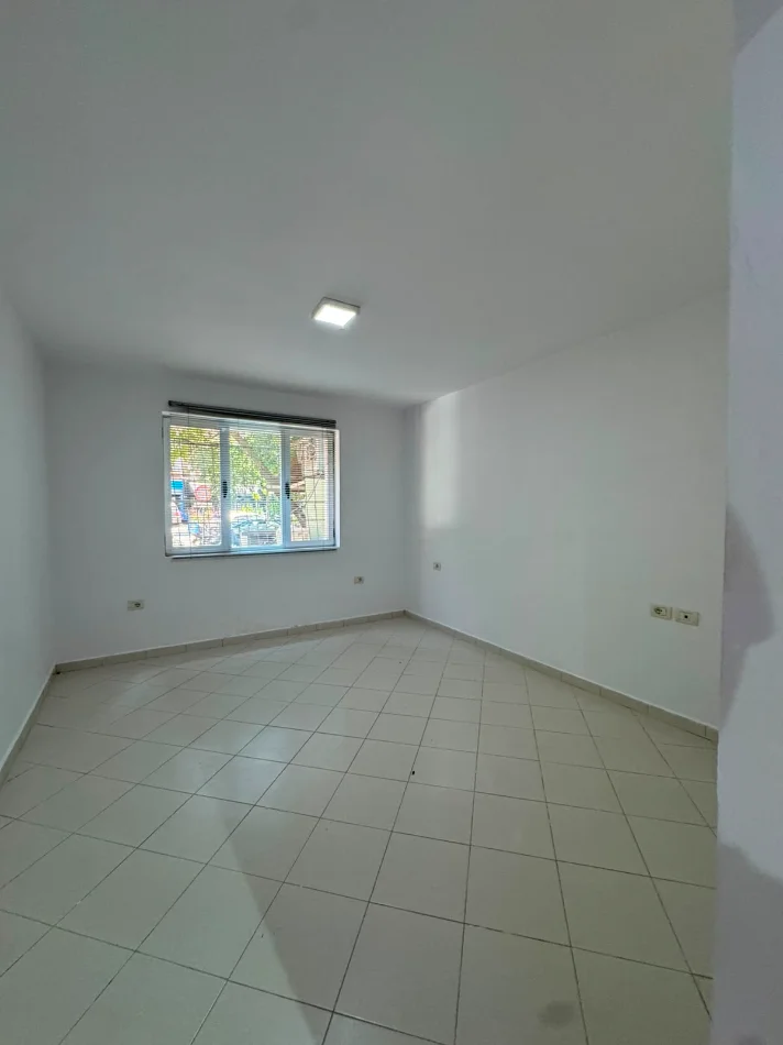 APARTAMENT 2+1 ME QIRA   (21 DHJETORI MOZAIKU) 40.000 LEKE / EDHE PER AIRBNB