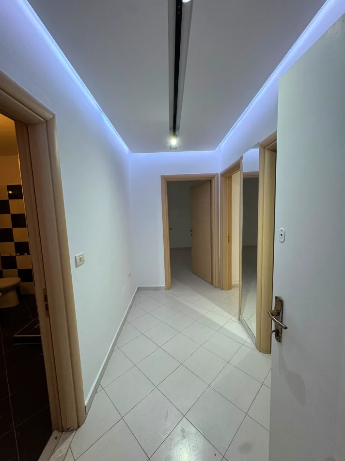 APARTAMENT 2+1 ME QIRA   (21 DHJETORI MOZAIKU) 40.000 LEKE / EDHE PER AIRBNB