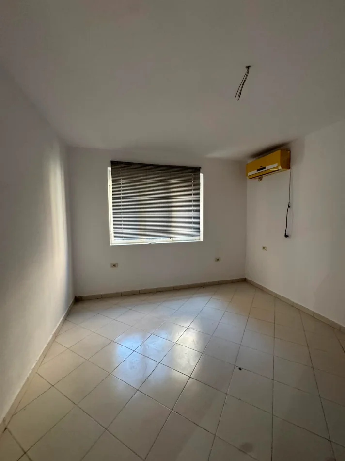 APARTAMENT 2+1 ME QIRA   (21 DHJETORI MOZAIKU) 40.000 LEKE / EDHE PER AIRBNB
