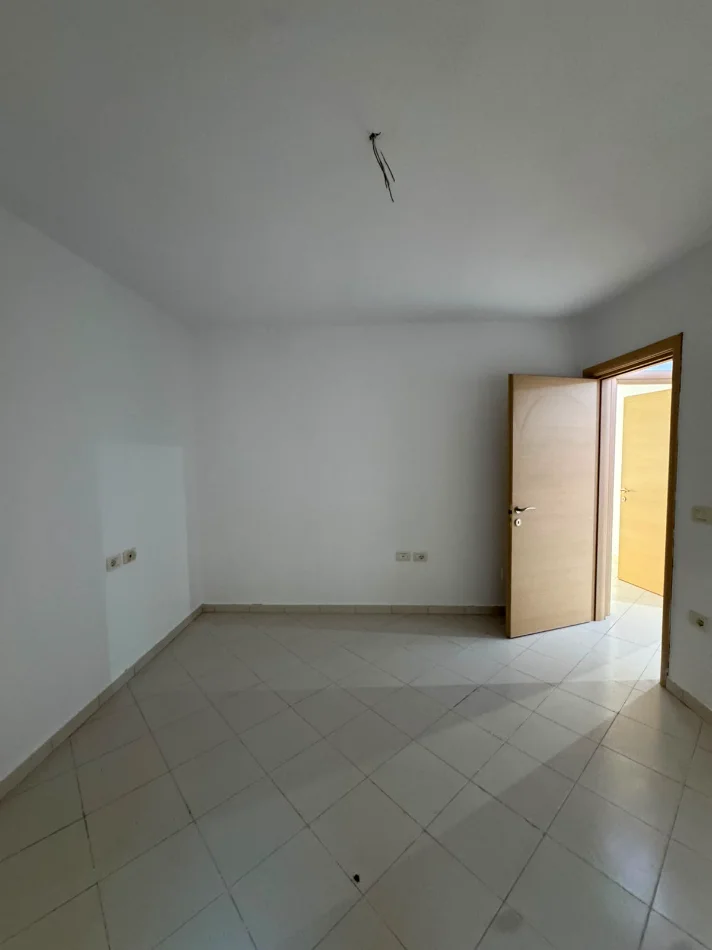 APARTAMENT 2+1 ME QIRA   (21 DHJETORI MOZAIKU) 40.000 LEKE / EDHE PER AIRBNB