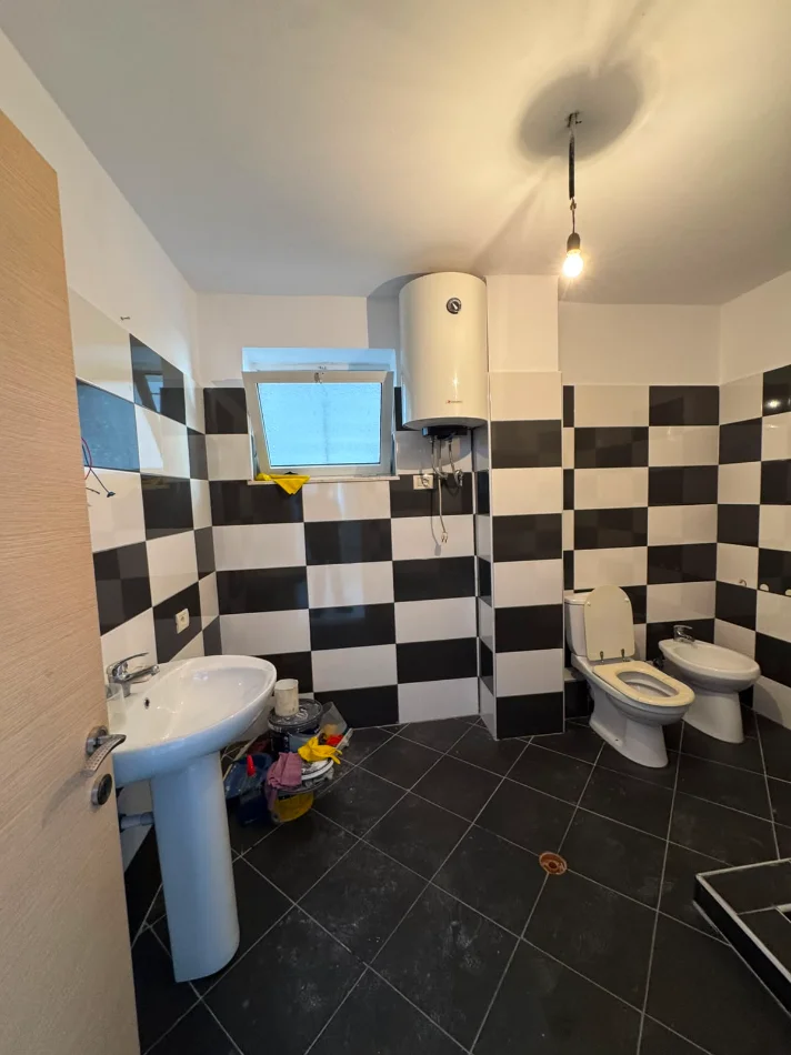 APARTAMENT 2+1 ME QIRA   (21 DHJETORI MOZAIKU) 40.000 LEKE / EDHE PER AIRBNB