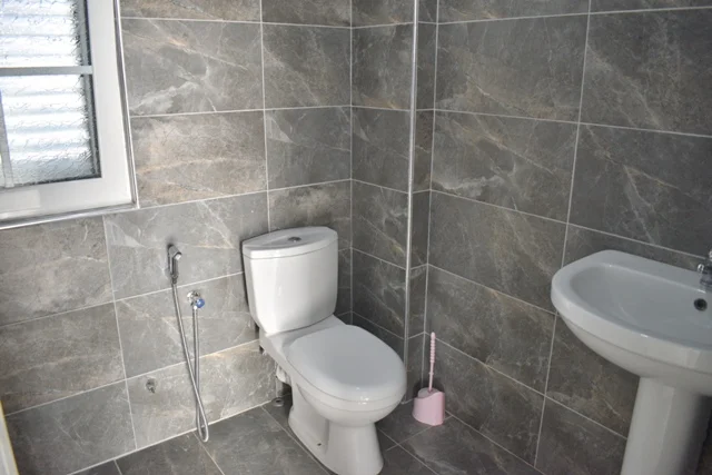 Tirane, jepet me qera , (pask)