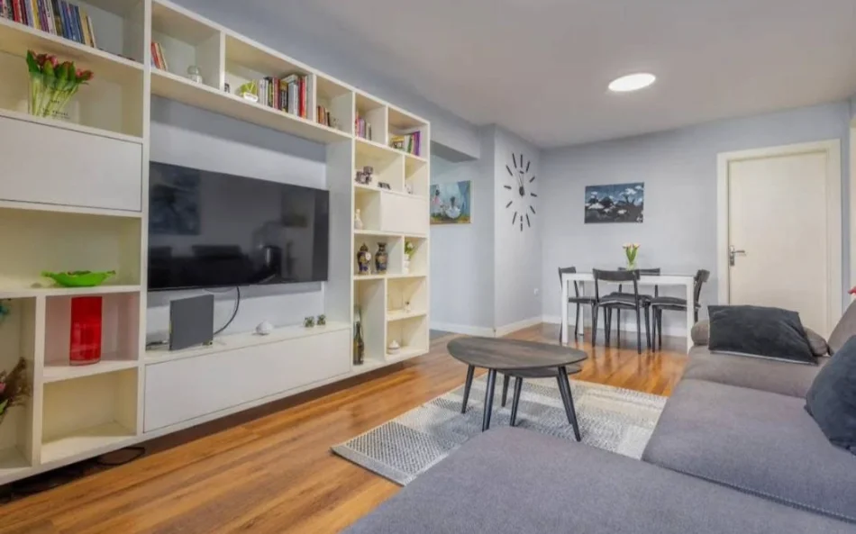 Tirane, jepet me qera apartament 2+1 Kati 3, 90 m² 1.000 € (Rruga Perlat Rexhepi)