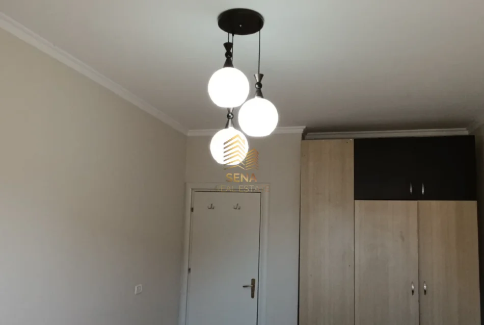 Tirane, jepet me qera apartament 1+1+Ballkon Kati 6, 74 m² 500 € (Perballe Delijorgjit)