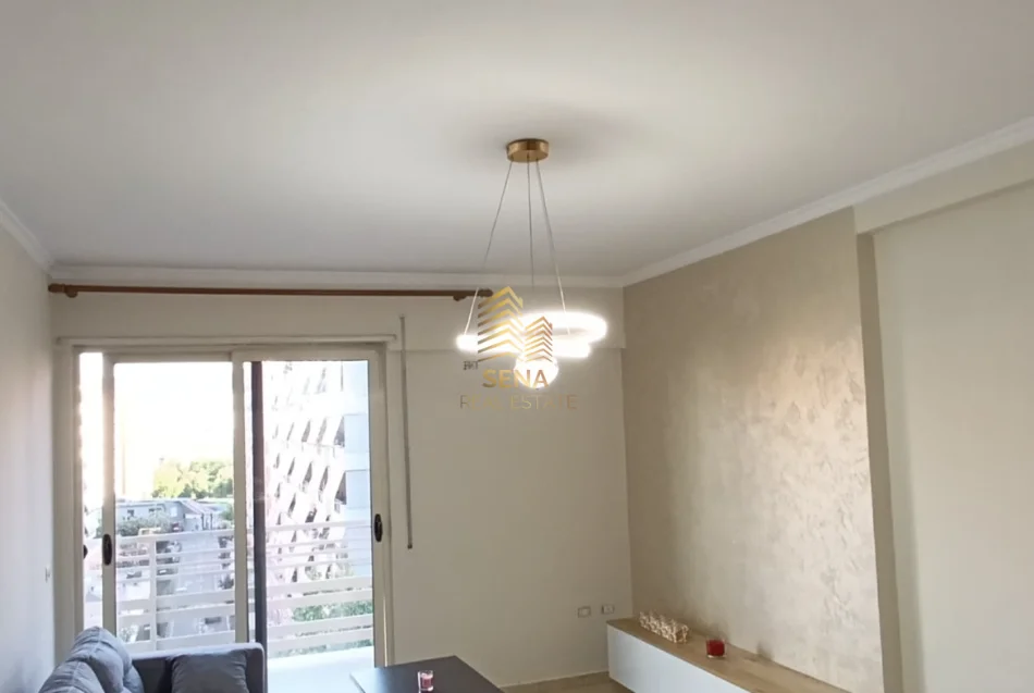 Tirane, jepet me qera apartament 1+1+Ballkon Kati 6, 74 m² 500 € (Perballe Delijorgjit)