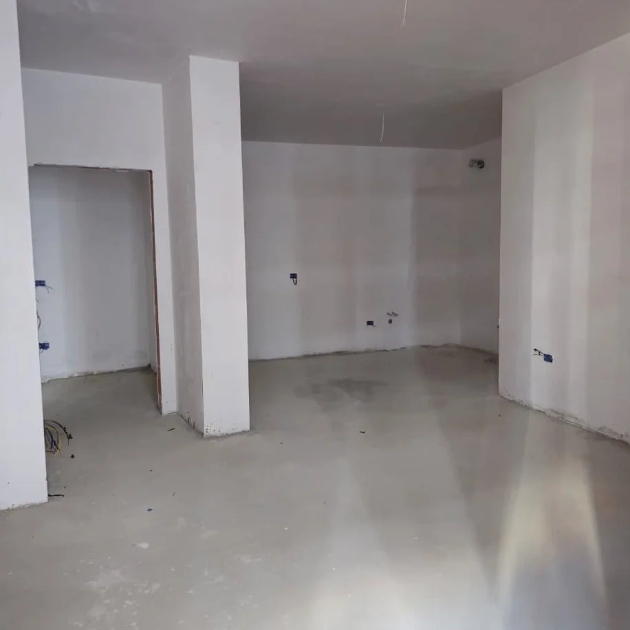 Tirane, shitet apartament 1+1+Ballkon , 73 m² 80.500 € (Paskuqan)