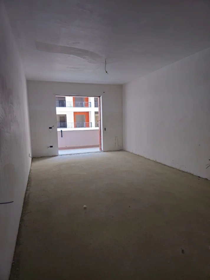 Tirane, shitet apartament 2+1+Ballkon , 114 m² 125.686 € (Paskuqan)