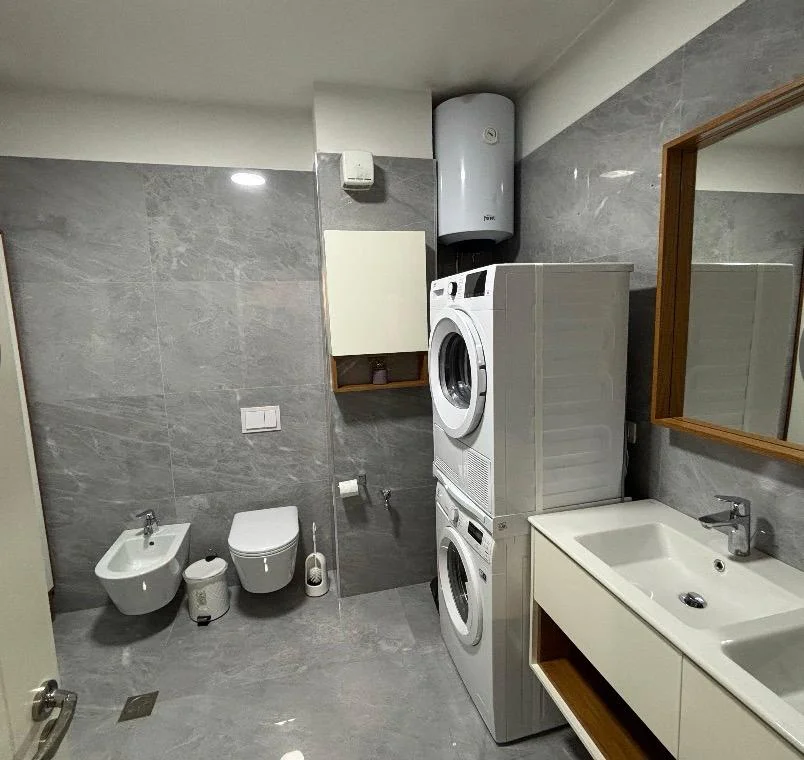 Tirane, jepet me qera garsoniere Kati 9, 35 m² 450 € (VILAT GJERMANE)