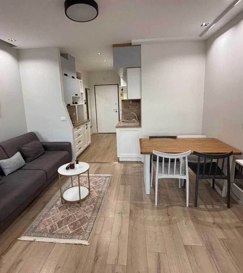 Tirane, jepet me qera garsoniere Kati 9, 35 m² 450 € (VILAT GJERMANE)