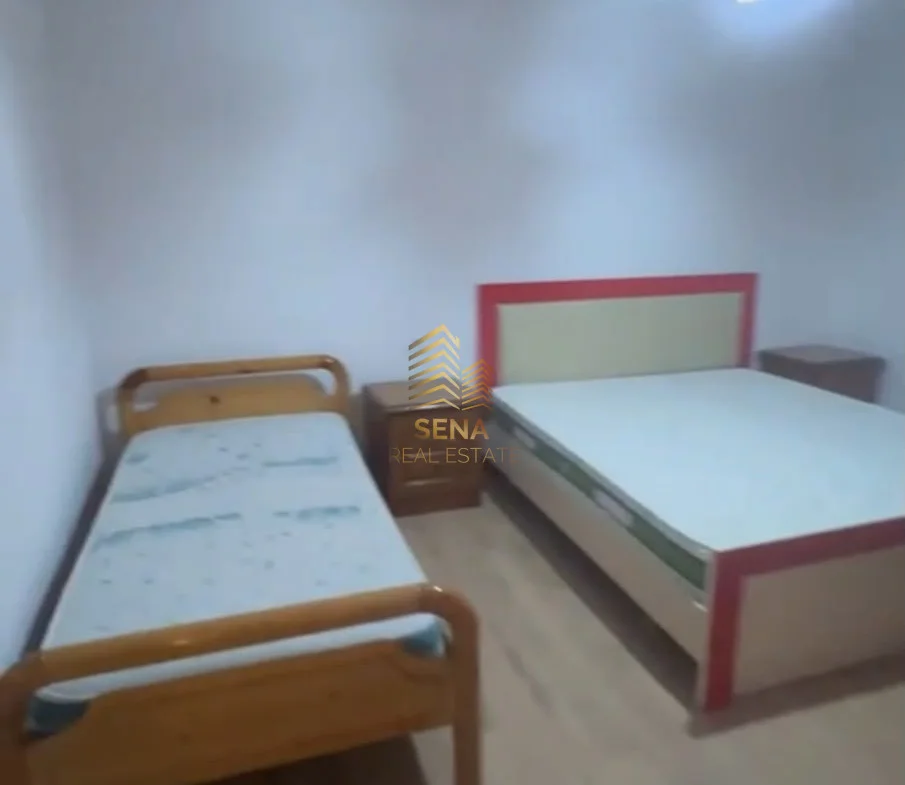 Tirane, jepet me qera apartament 1+1+Ballkon Kati 4, 65 m² 400 € (Shkolla e Bashkuar)