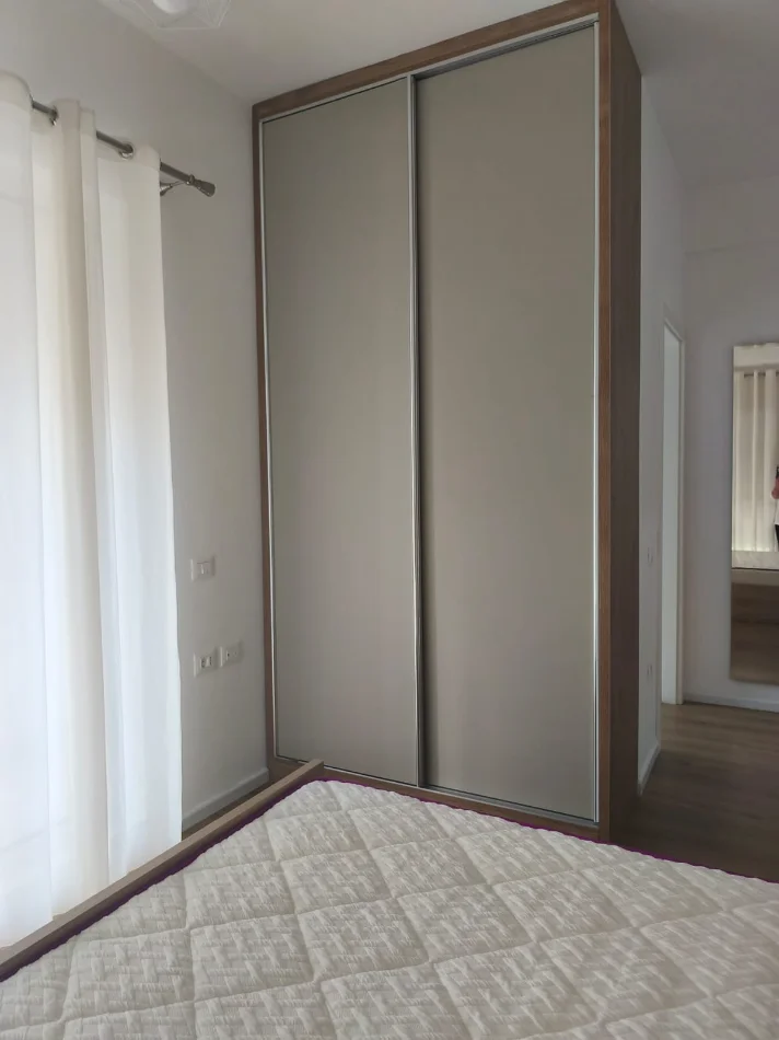 Tirane, jepet me qera apartament 2+1+Ballkon Kati 4, 88 m² 500 € (KOMPLEKSI KAIMI)