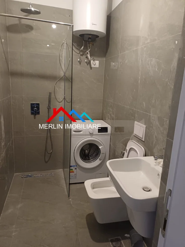 Tirane, jepet me qera apartament 1+1+Ballkon Kati 3, 68 m² 1.100 € (RRUGA E BARRIKADAVE,QENDER)