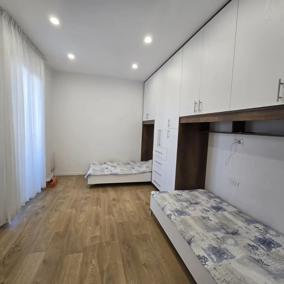 Tirane, jepet me qera apartament 2+1+Ballkon Kati 6, 90 m² 700 € (RRUGA IRFAN TOMINI)