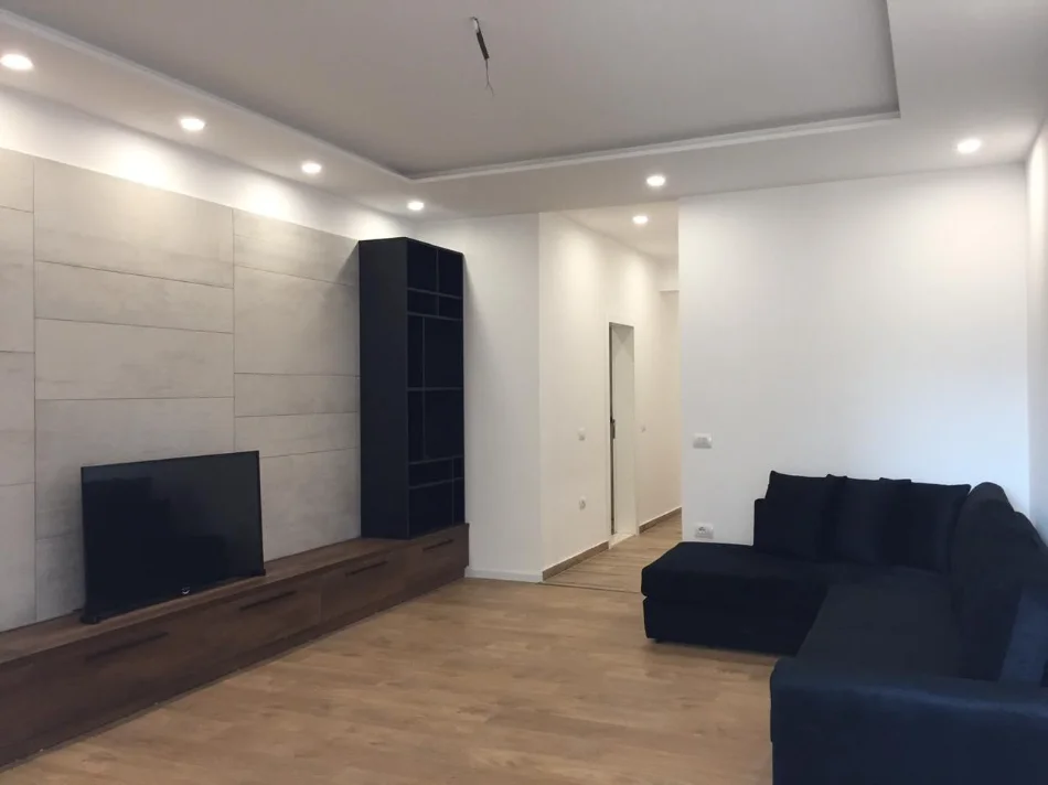 Tirane, jepet me qera apartament 2+1+Ballkon Kati 6, 90 m² 700 € (RRUGA IRFAN TOMINI)