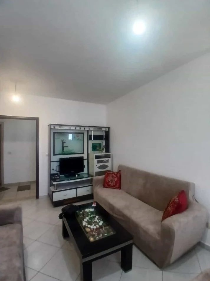 Tirane, jepet me qera apartament 1+1+Ballkon Kati 1, 55 m² 420 € (teodor keko)