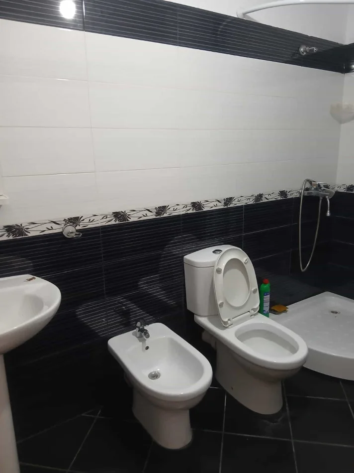 Tirane, jepet me qera apartament 1+1+Ballkon Kati 1, 55 m² 420 € (teodor keko)