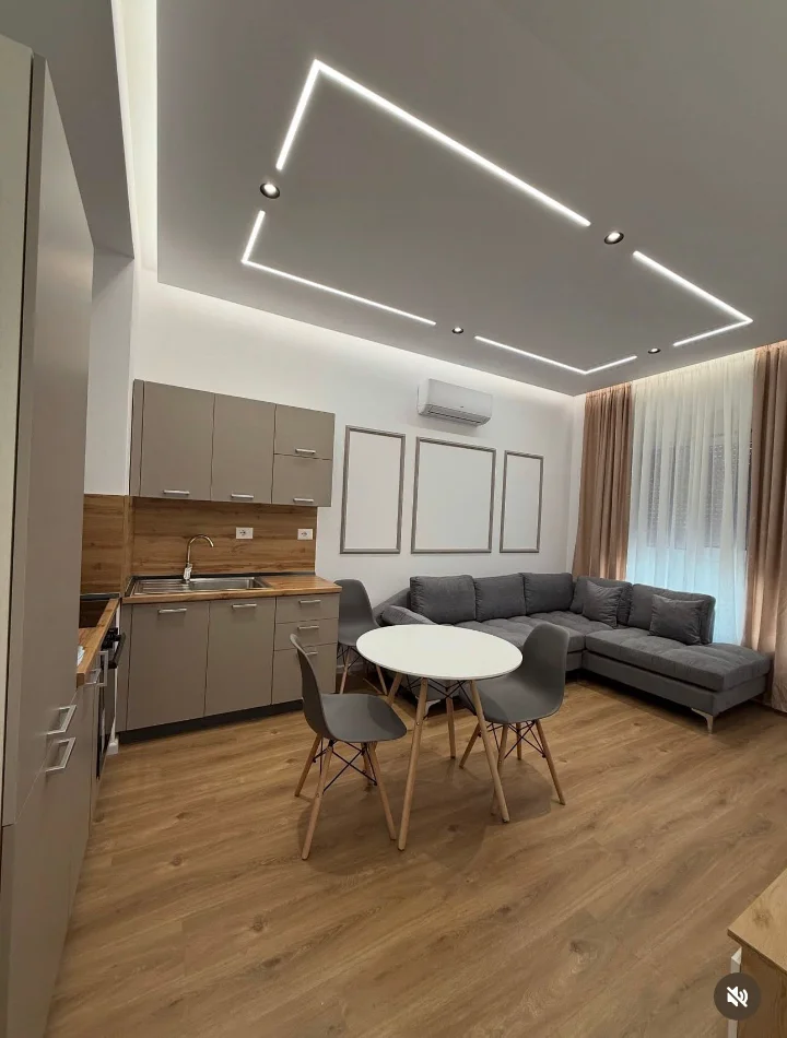 Tirane, jepet me qera apartament 1+1+Ballkon Kati 4, 60 m² 440 € (KOMPLEKSI KADIU)