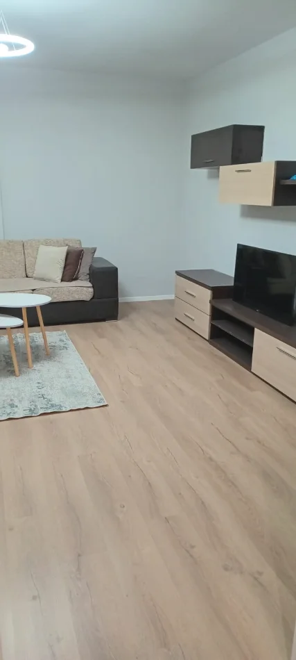 Tirane, jepet me qera apartament 2+1 Kati 8, 90 m² 630 € (Laprake)