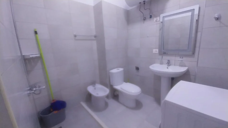Tirane, jepet me qera apartament 1+1 Kati 2, 63 m² 370 € (qytet studenti)