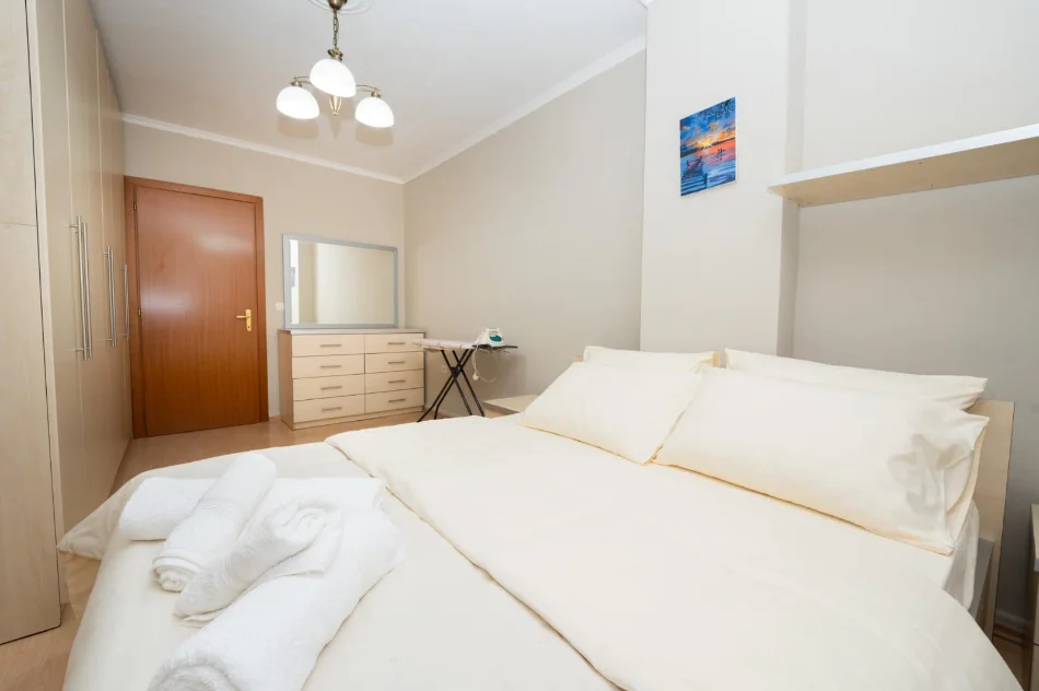 Tirane, jepet me qera apartament 2+1 Kati 4, 90 m² 680 € (Sheshi Willson)