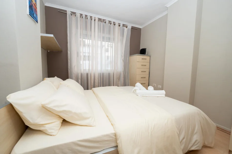 Tirane, jepet me qera apartament 2+1 Kati 4, 90 m² 680 € (Sheshi Willson)