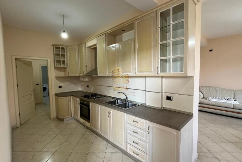 Tirane, jepet me qera apartament 2+1+Ballkon Kati 2, 100 m² 450 € (Kodra e Priftit)