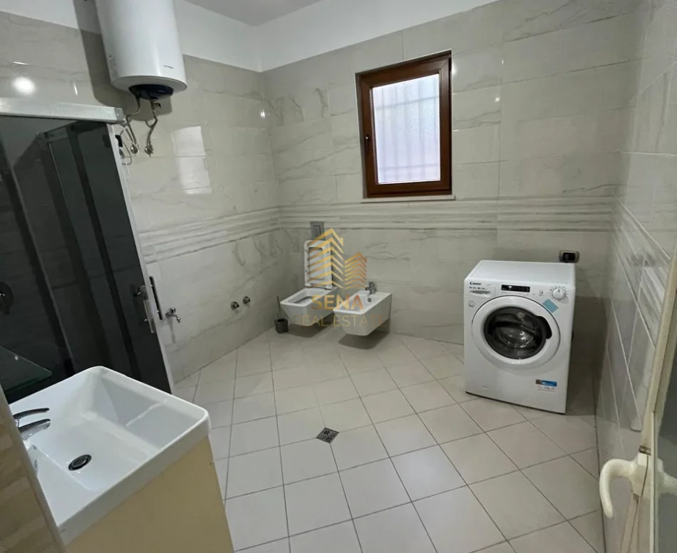 Tirane, jepet me qera apartament 2+1+Ballkon Kati 2, 100 m² 450 € (Kodra e Priftit)