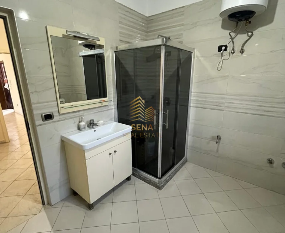 Tirane, jepet me qera apartament 2+1+Ballkon Kati 2, 100 m² 450 € (Kodra e Priftit)