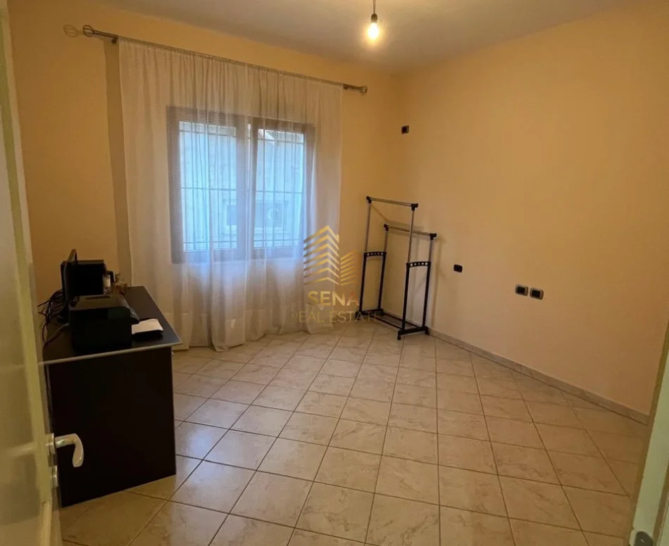 Tirane, jepet me qera apartament 2+1+Ballkon Kati 2, 100 m² 450 € (Kodra e Priftit)