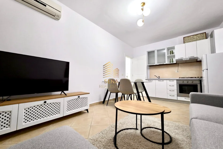 Tirane, jepet me qera apartament 1+1+Ballkon Kati 4, 62 m² 650 € (Ish Ekspozita)