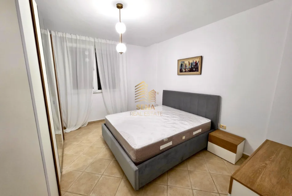 Tirane, jepet me qera apartament 1+1+Ballkon Kati 4, 62 m² 650 € (Ish Ekspozita)