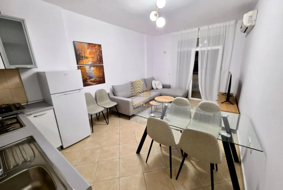 Tirane, jepet me qera apartament 1+1+Ballkon Kati 4, 62 m² 650 € (Ish Ekspozita)