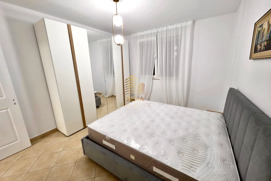 Tirane, jepet me qera apartament 1+1+Ballkon Kati 4, 62 m² 650 € (Ish Ekspozita)