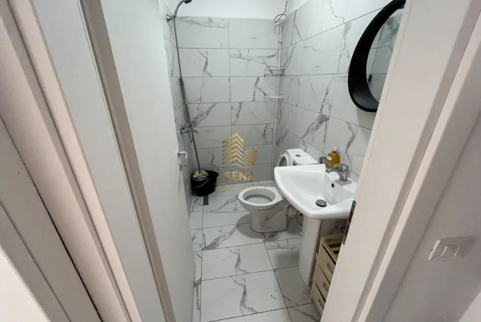 Tirane, jepet me qera apartament 1+1+Ballkon Kati 7, 44 m² 420 € (Rruga e Dibres)