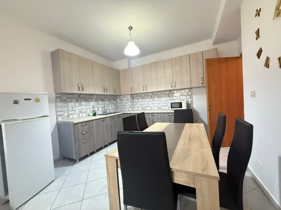 Tirane, jepet me qera apartament 1+1 Kati 6, 67 m² 450 € (Astir)