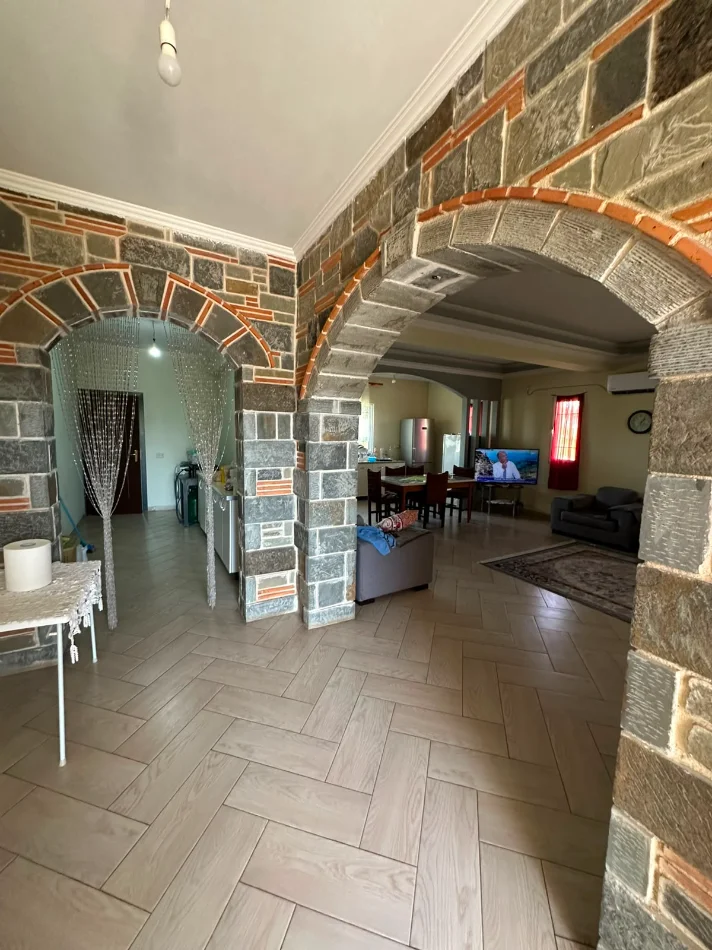 Tirane, shitet Vile Vile 2 Katshe , 290 m² 280.000 € (Prane Univers City)