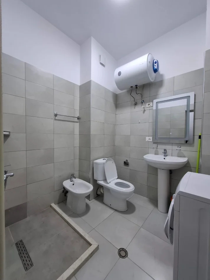 Me Qera : 1+1📍Rr. Elbasanit  (Vilat Gjermane) - 37,000 Leke/Muaj - Sp.60m² - - 5 min larg Ekonomikut 🚀