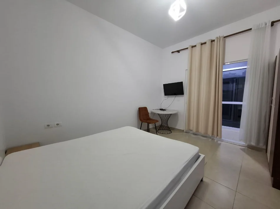 Me Qera : 1+1📍Rr. Elbasanit (Vilat Gjermane) - 37,000 Leke/Muaj - Sp.60m² - - 5 min larg Ekonomikut 🚀