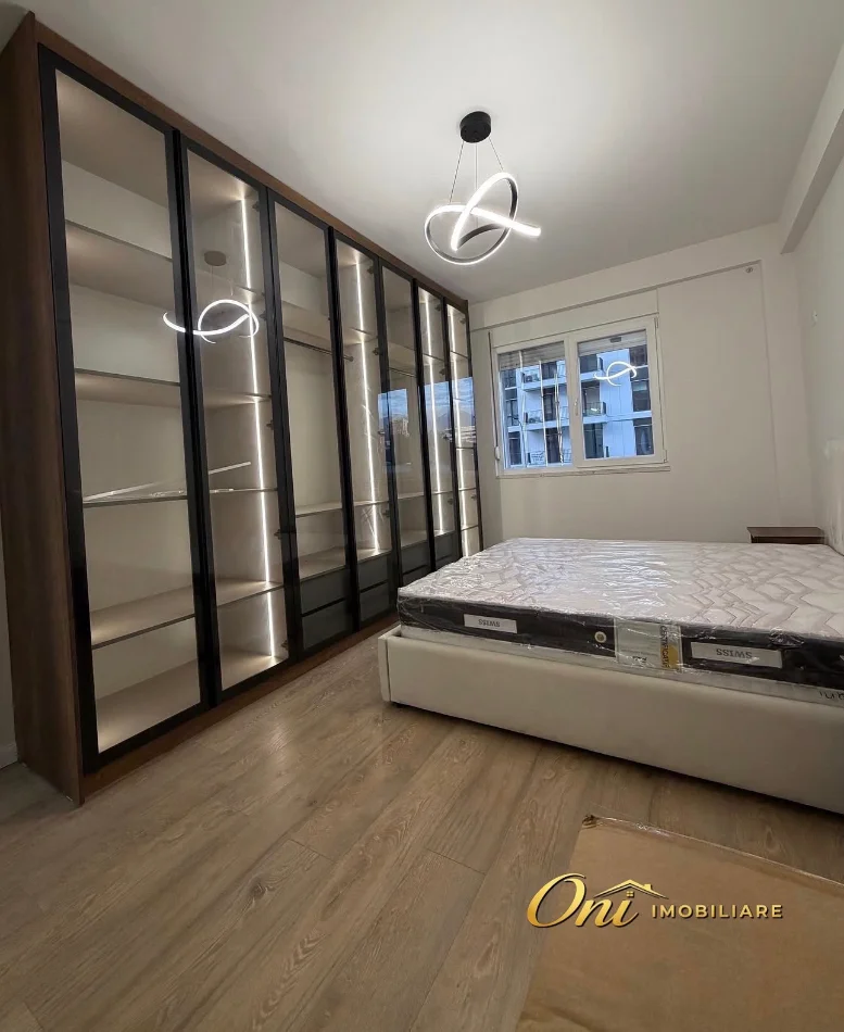 Tirane, jepet me qera apartament 1+1 Kati 1, 67 m² 800 € (KOMUNA E PARISIT)