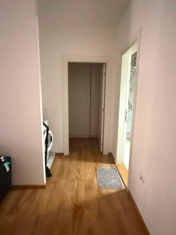 Tirane, jepet me qera apartament 1+1 Kati 2, 72 m² 600 € (prane spak)