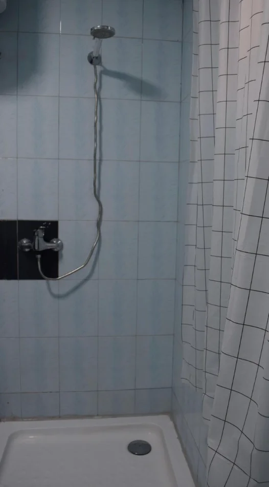 Tirane, jepet me qera apartament 1+1 Kati 0, 70 m² 500 € (pazari i ri)