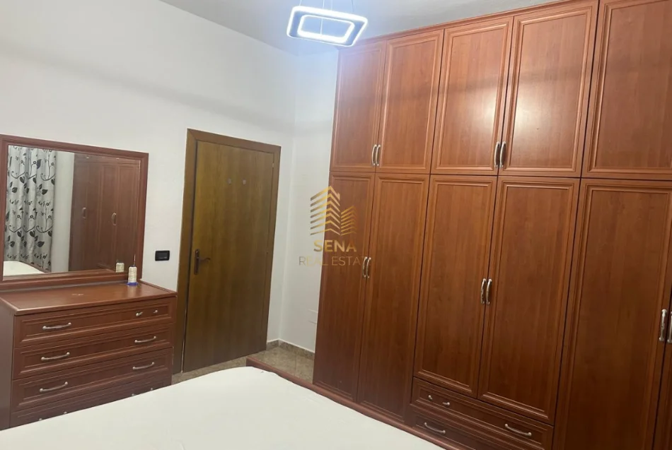 Tirane, jepet me qera apartament 2+1 Kati 2, 90 m² 600 € (Ali Demi)