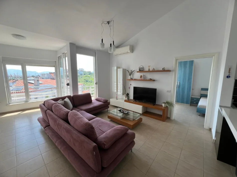 Tirane, jepet me qera apartament 2+1+Ballkon Kati 4, 94 m² 630 € (Kodra e Diellit)