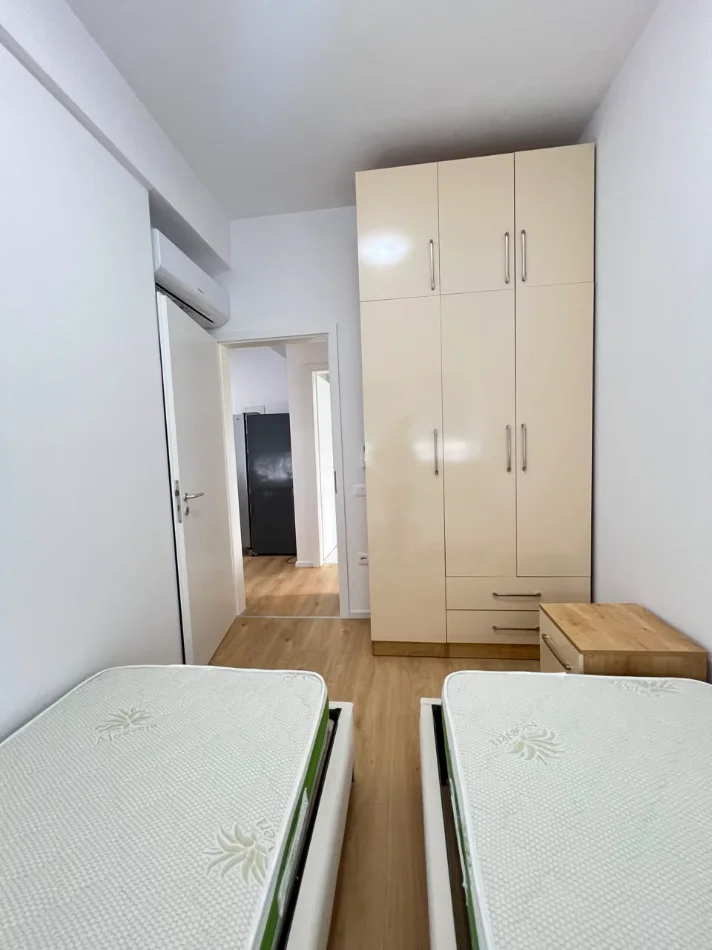 Tirane, jepet me qera apartament 2+1+Ballkon Kati 5, 70 m² 500 € (KADIU)