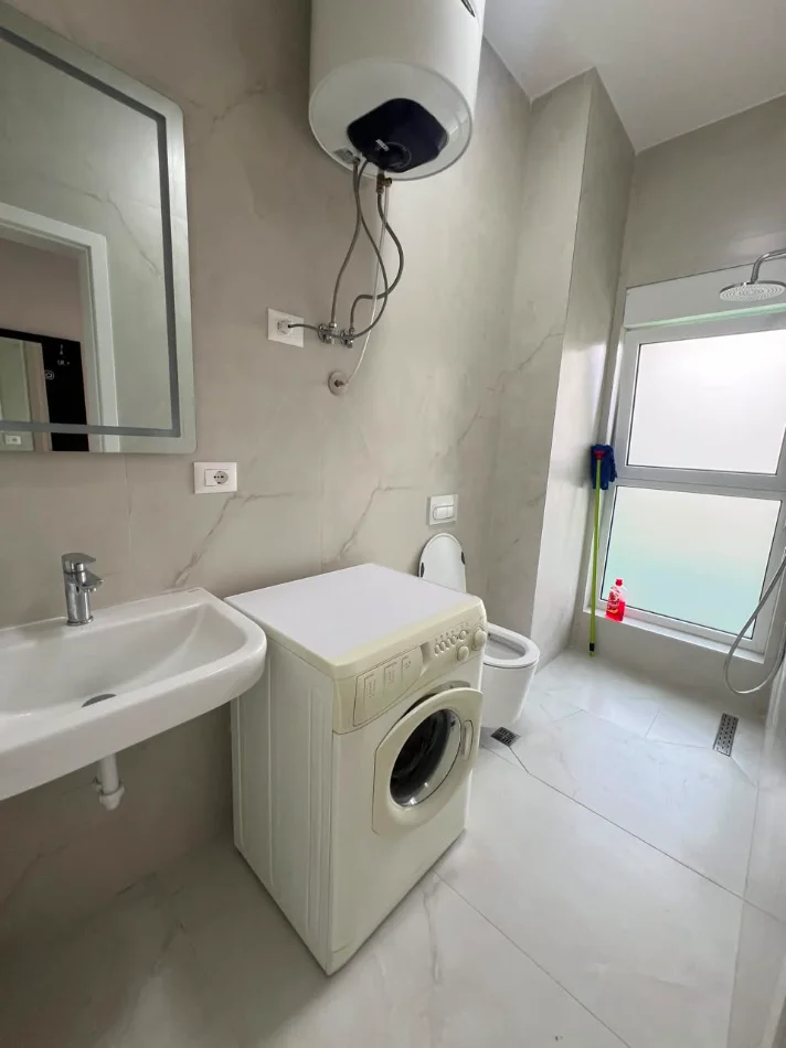 Tirane, jepet me qera apartament 2+1+Ballkon Kati 5, 70 m² 500 € (KADIU)